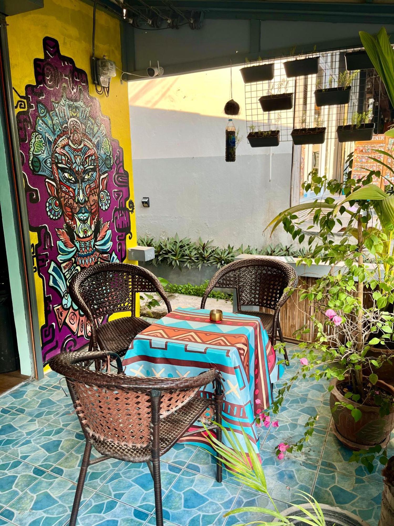 Tiki Tribe Bar & Hostel Ko Tao Exterior photo
